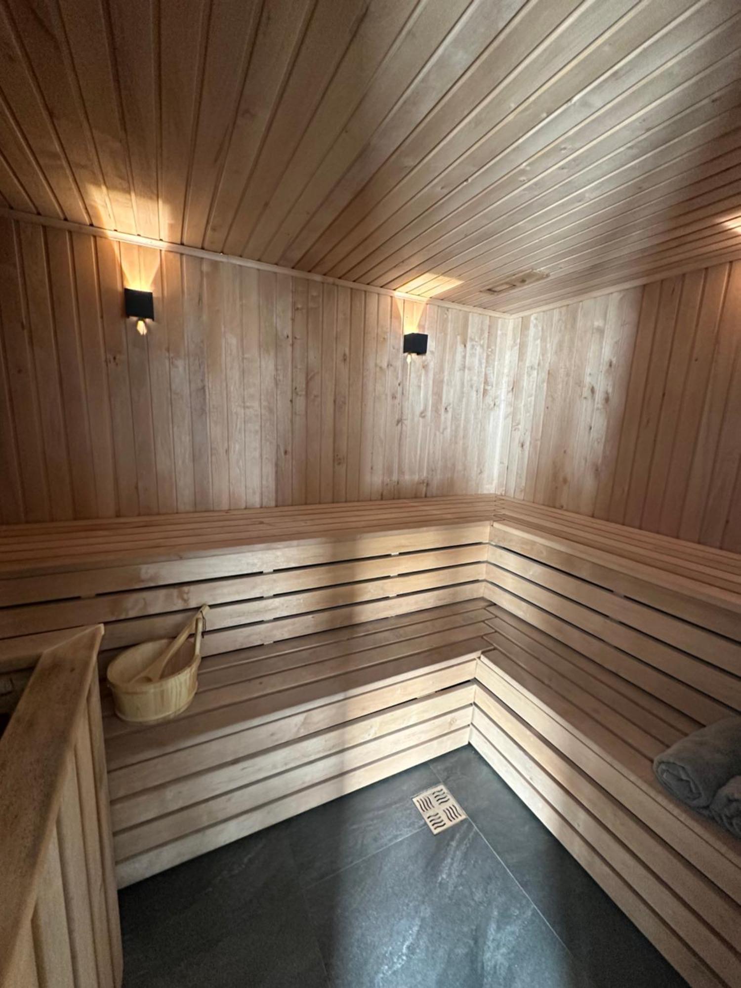 Exclusive Private Sauna & Hot Tube Jacuzzi Only From 12 Pm Till 22 Pm Hotel Kildare Exterior photo