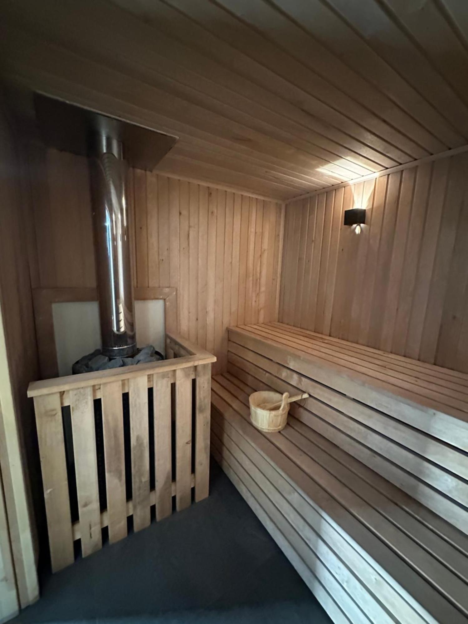 Exclusive Private Sauna & Hot Tube Jacuzzi Only From 12 Pm Till 22 Pm Hotel Kildare Exterior photo